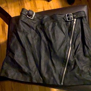 Black Juniors Mini Skirt Size 7